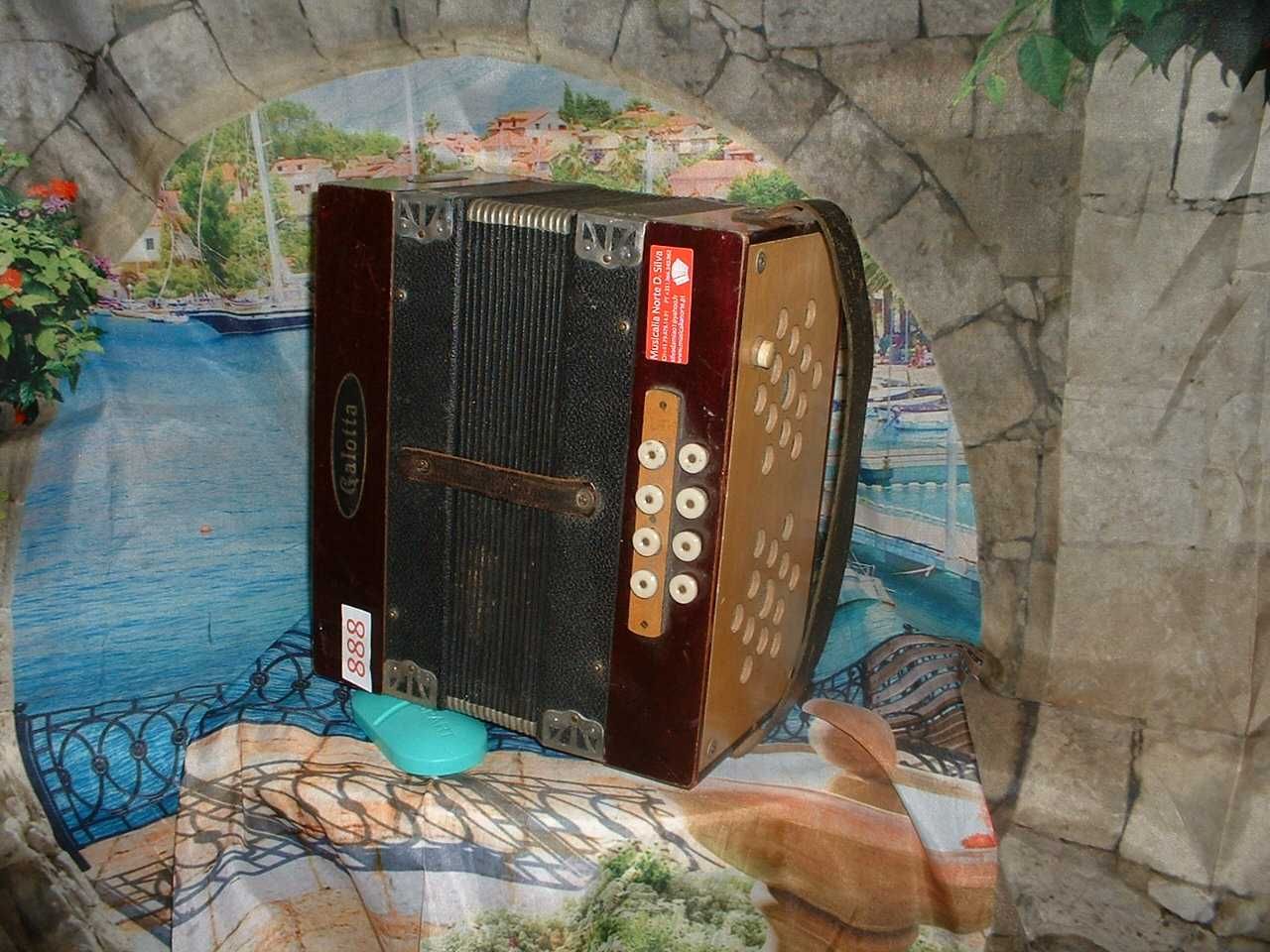 Concertina para venda N, 888