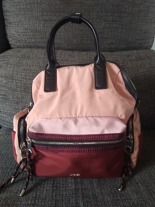 Mala Parfois faltam as alças p/ usar como mochila