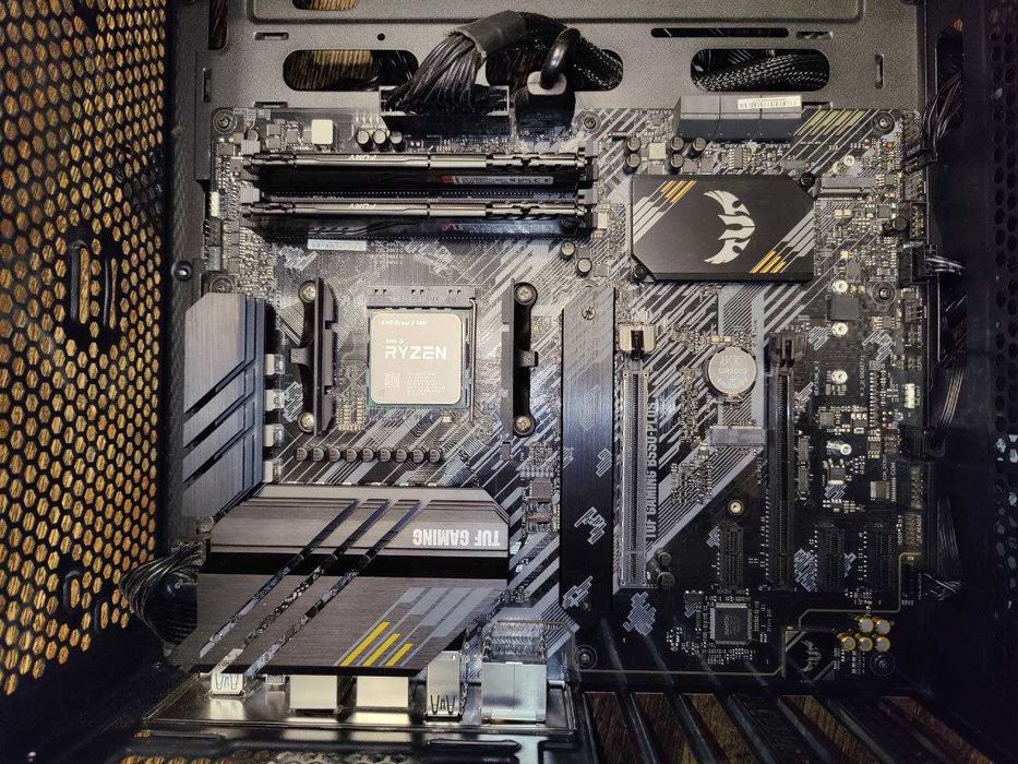 Материнська плата Asus TUF Gaming B550-Plus