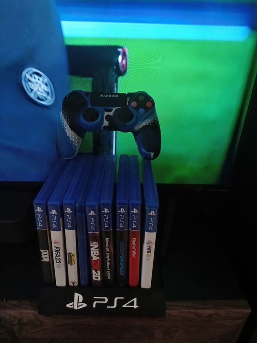 PS 4 z wieloma grami