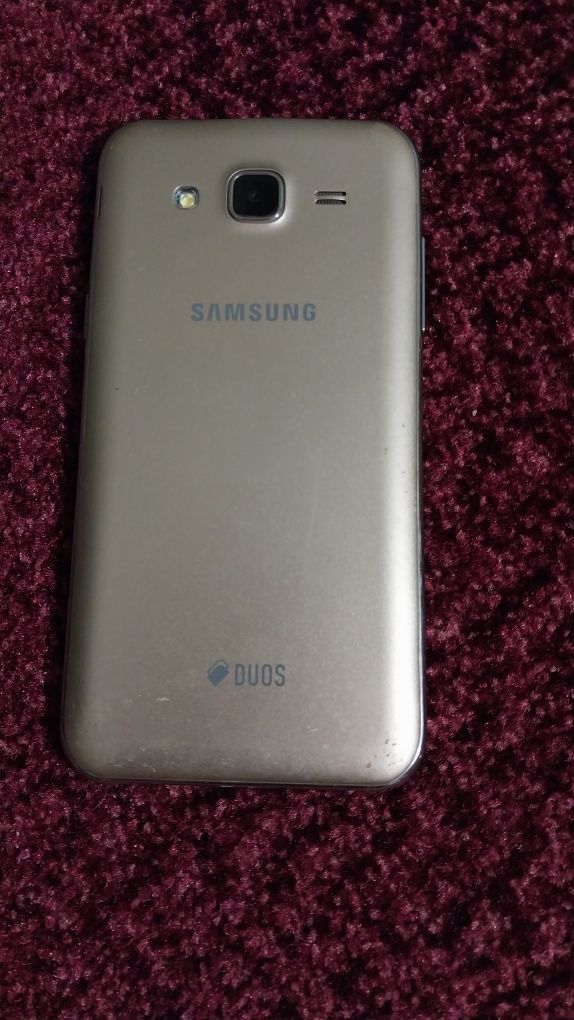 Телефон Samsung j5