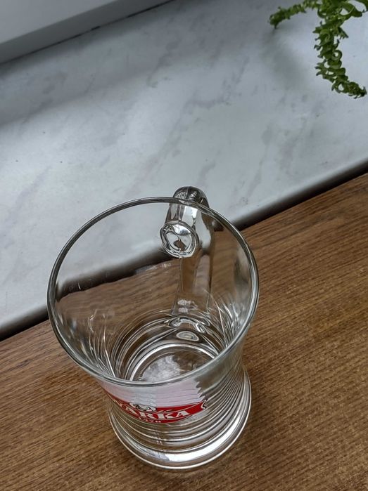 Śliczne kufle do piwa w stanie idealnym