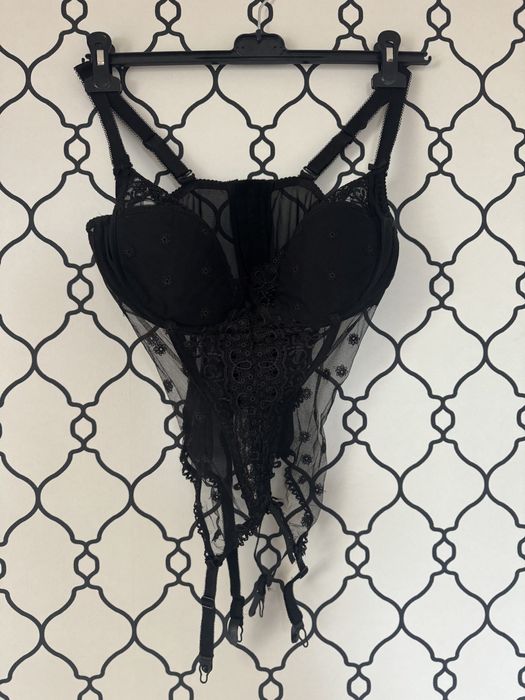 Koronkowy gorset miseczka C/D