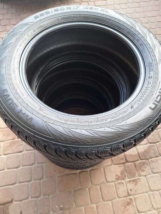 Opony zimowe 4 szt. komplet Nokian rozmiar 225 60 R 17
