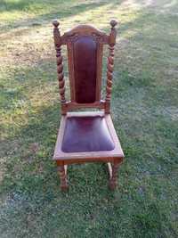 Stare drewniane krzesło, tron
