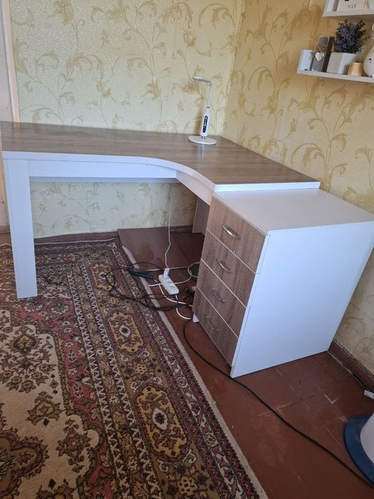 Стіл кутовий письмовий