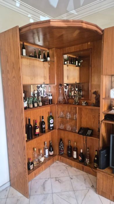 Móvel de canto em pinho mel