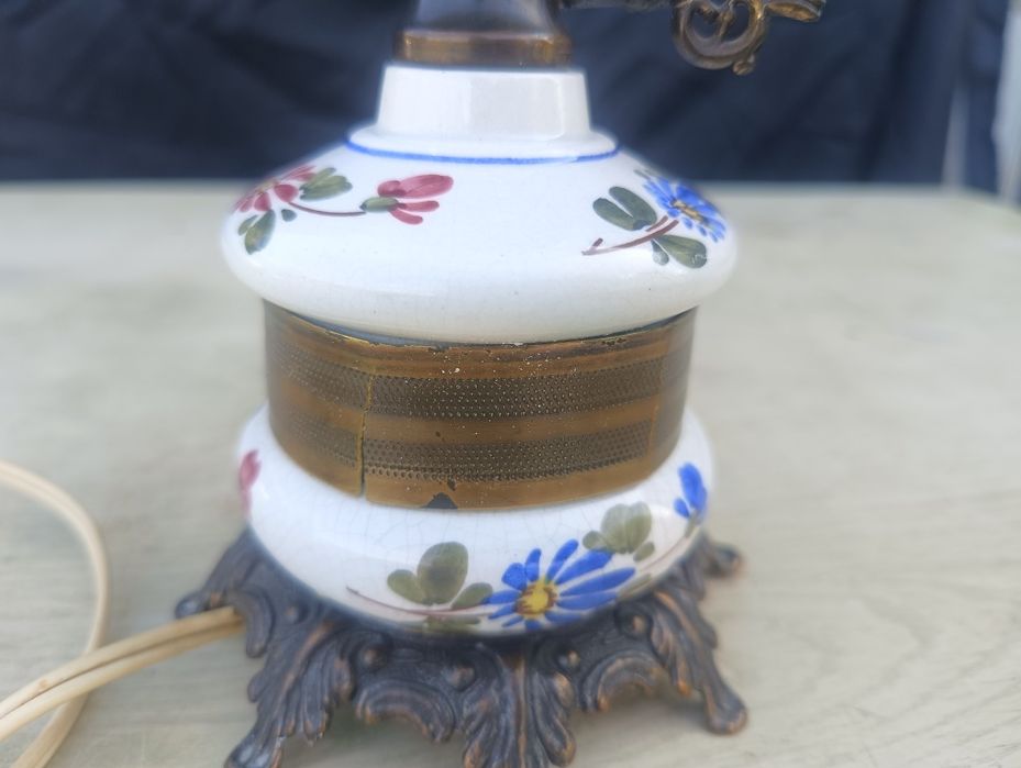 Stylowa lampka z ceramiczną podstawą