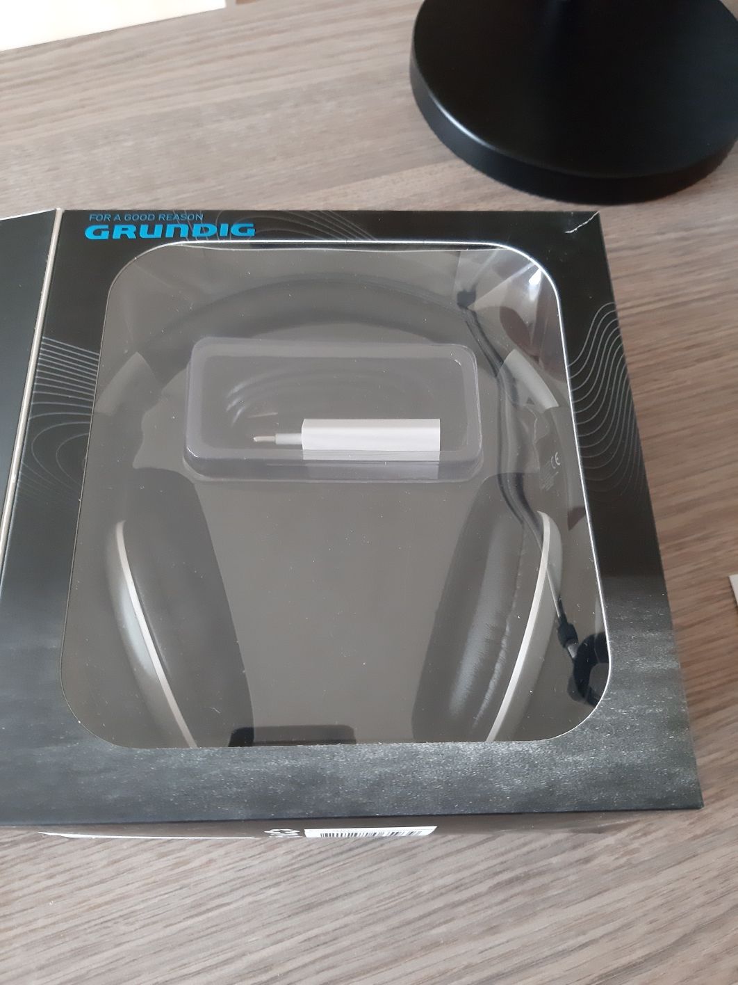 Grundig słuchawki bezprzewodowe stereo bluetooth ładowarka używ wada