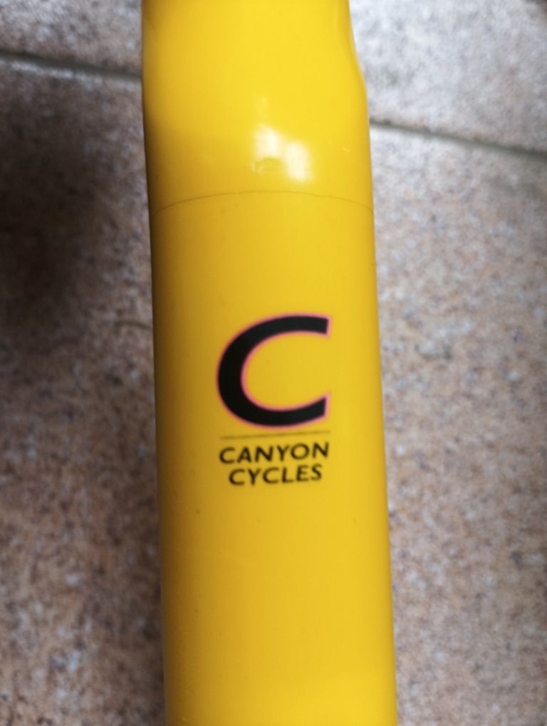 Lekki widelec sztywny 1 cal ,gwint aluminium 500 gram Canyon