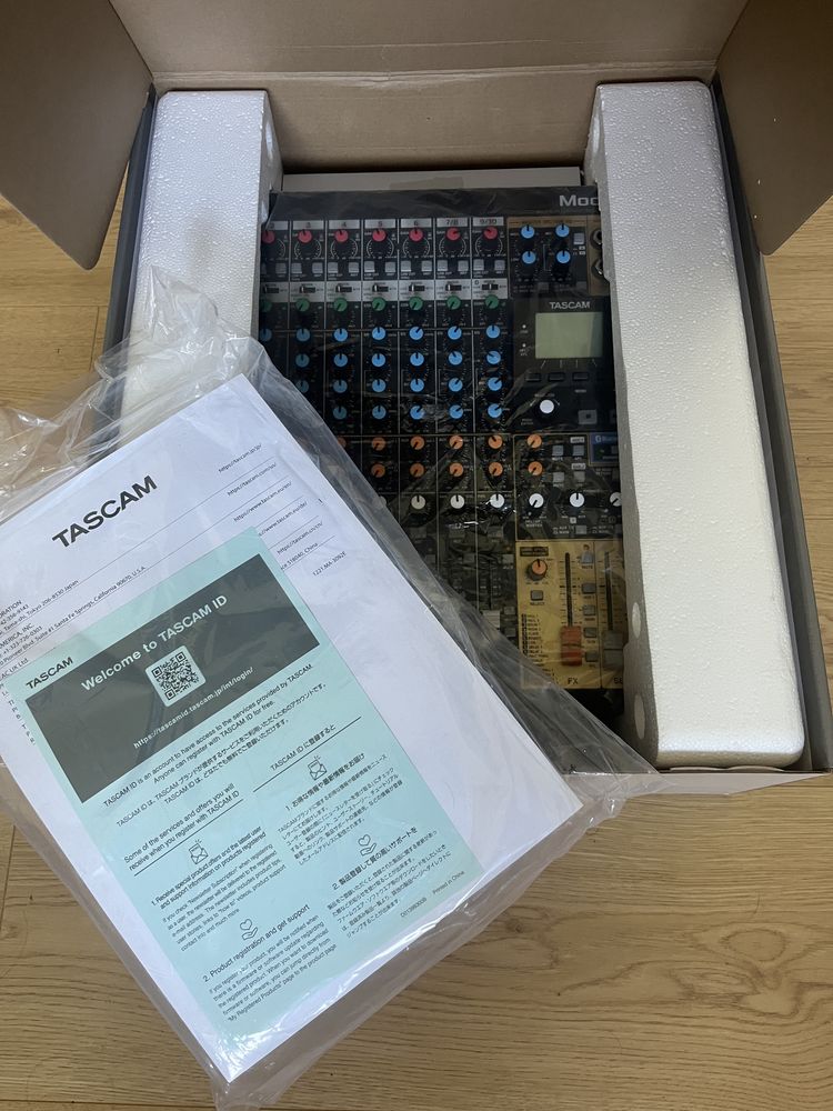 TASCAM Model 12 - mikser / multitrack recorder / interfejs audio