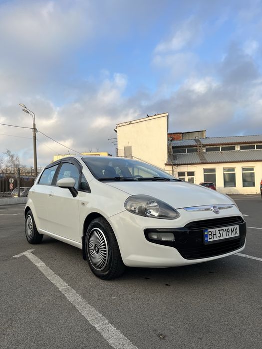 Fiat Punto 2011 року
