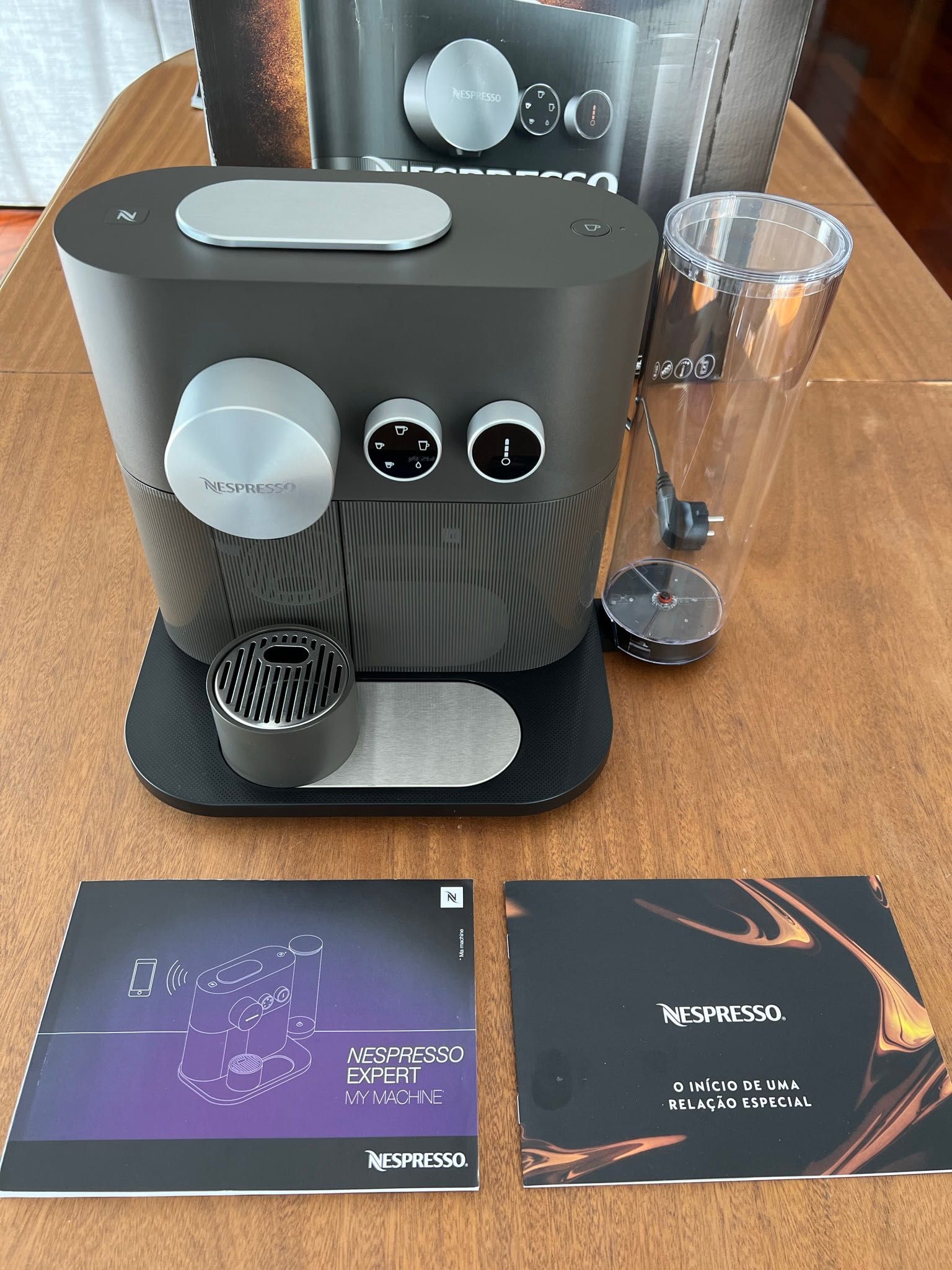 Máquina Café Nespresso Expert D80 Antracite — Como nova