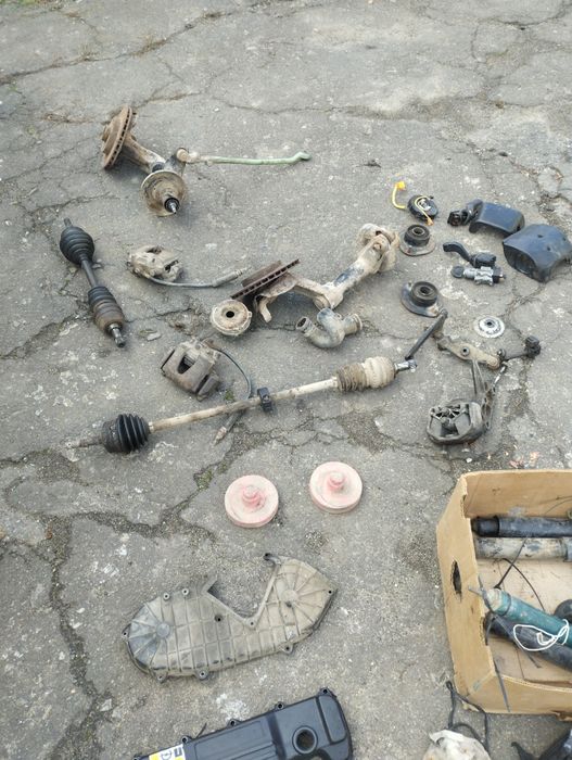 Розбирається Opel astra f 1.6