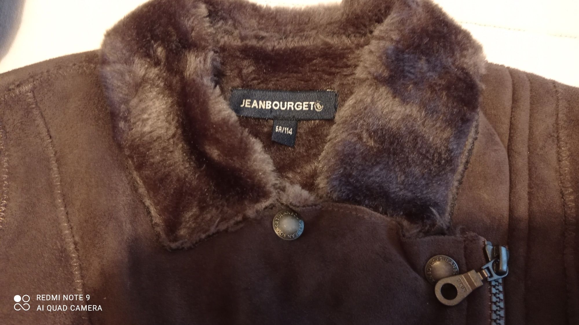 Parka Jean Bourget de menina castanha, camurça forrada pelinho + boina