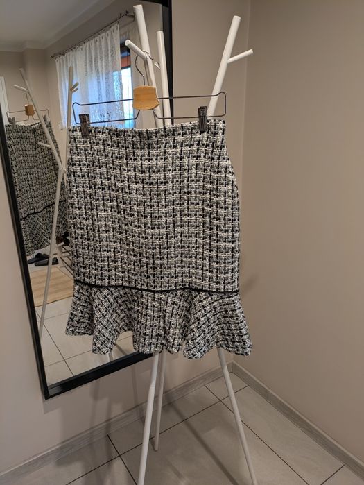 Nowa spódnica w drobną kratkę.