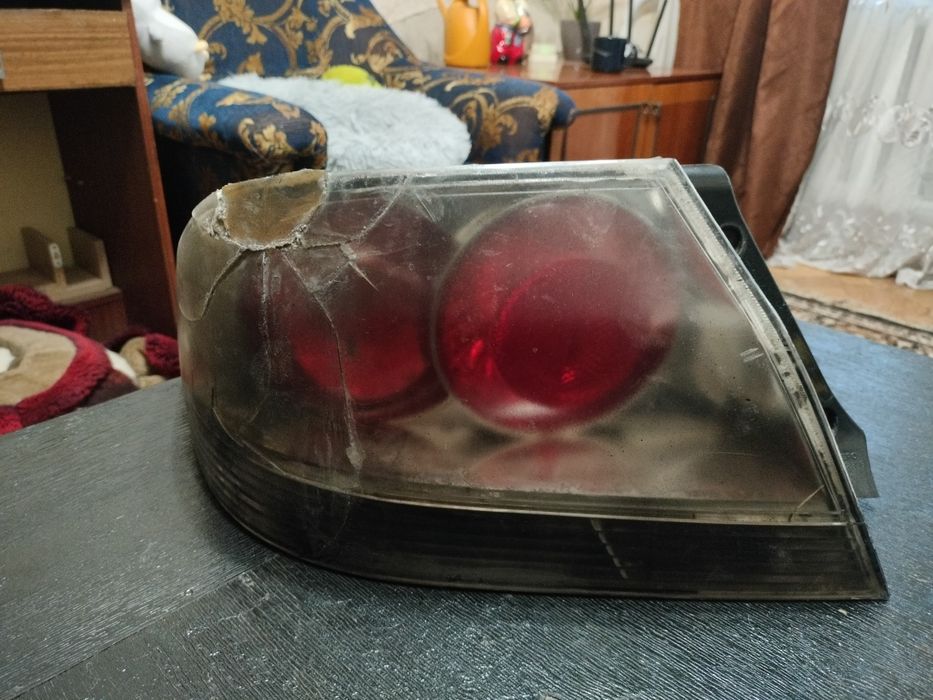 Продам задній лівий ліхтар Lancer 9