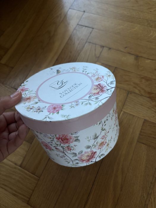 Cukiernica szklana zdobna