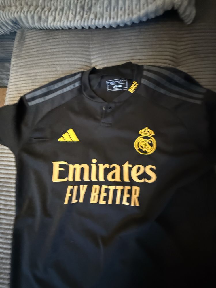 Witam sprzedam koszulko koszule real madrit orginał bellingham