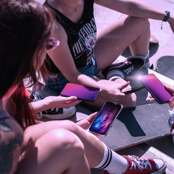 Prywatyzujące szkło hartowane na Apple iPhone 16 Pro - 3mk Rainbow