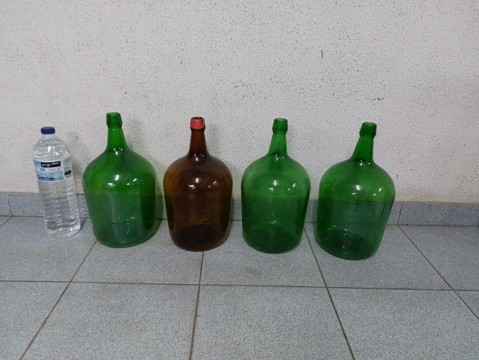4 Garrafões de 5 litros