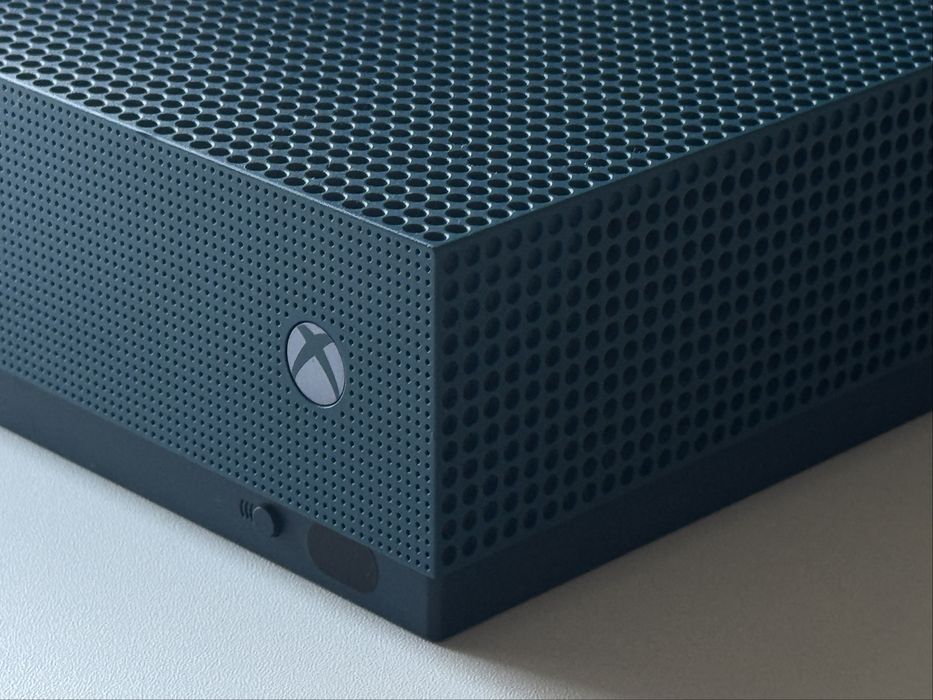 Xbox One S + 1 джойстик