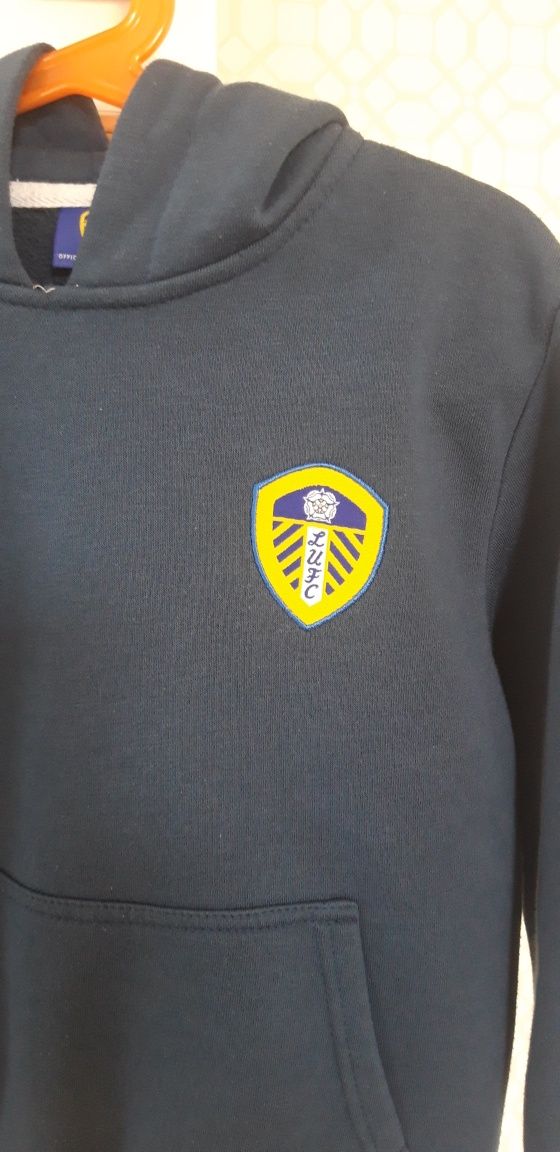 Bluza kibica Leeds United r.110-116 piłka nożna  chłopięca