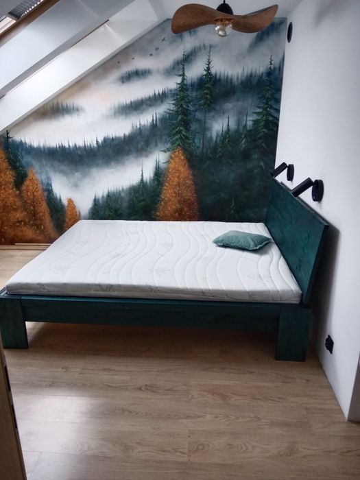 Łóżka z drewna litego