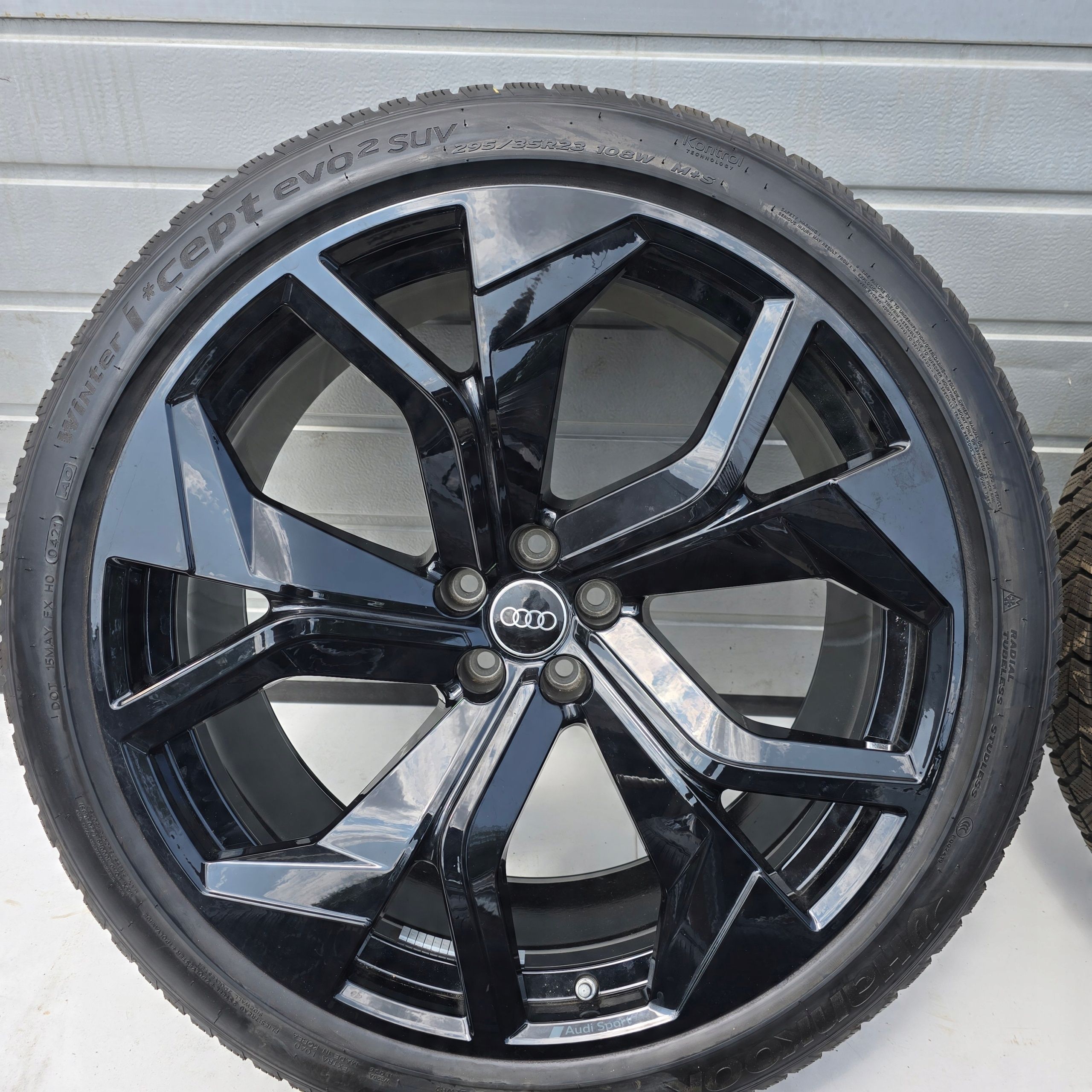 Audi Q8 SQ8 Audi Sport 5X112 295/35R23 108W ET18 4X