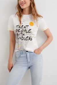 T-shirt branca da desigual.