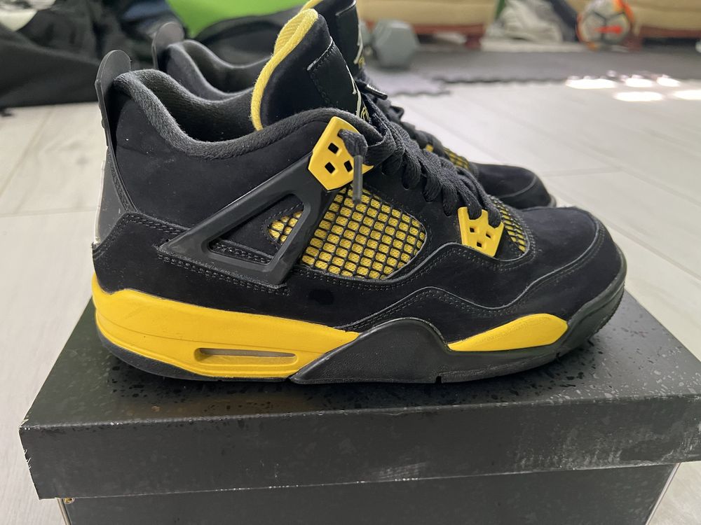 Jordan 4 Reto Thunder