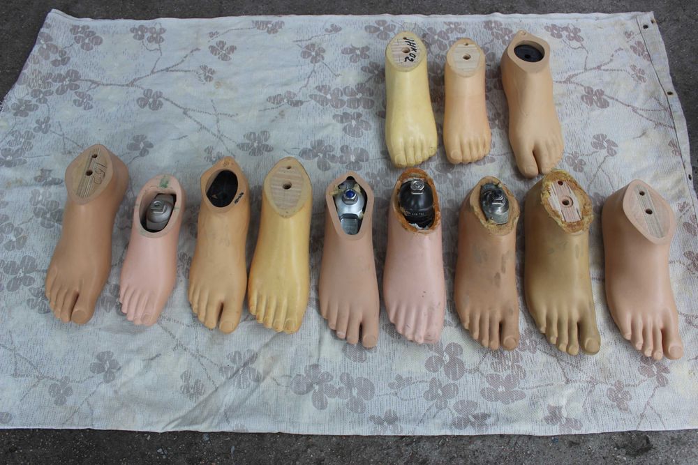 Продам протезні стопи, колінні вузли, пояса і т.п.