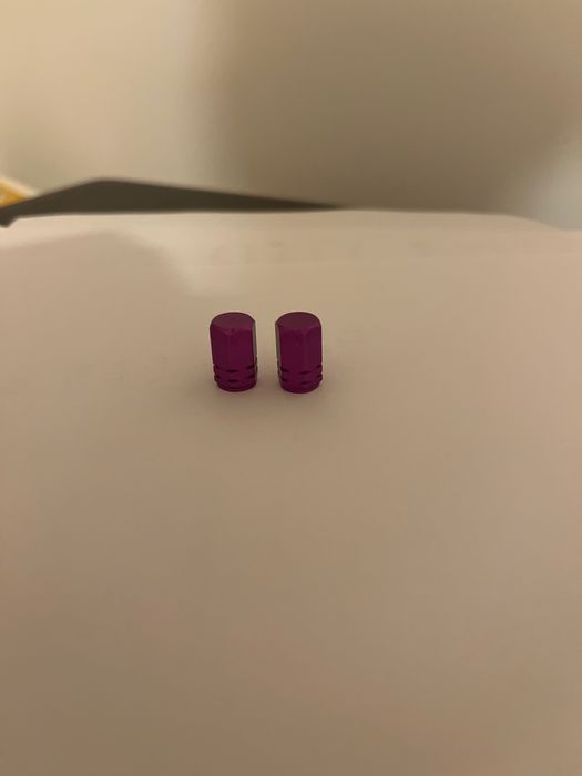 Nakrętki na wentyle fioletowe