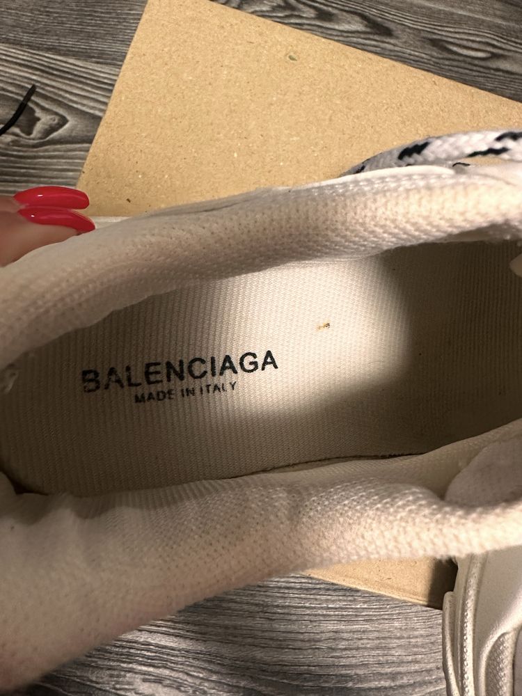 Balenciaga кроси 38