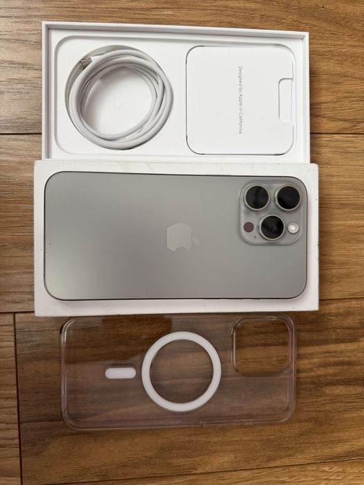 Sprzedam Iphona Apple 15 Pro Max  256 gb 6,7” 120 Hz Tytan Naturalny