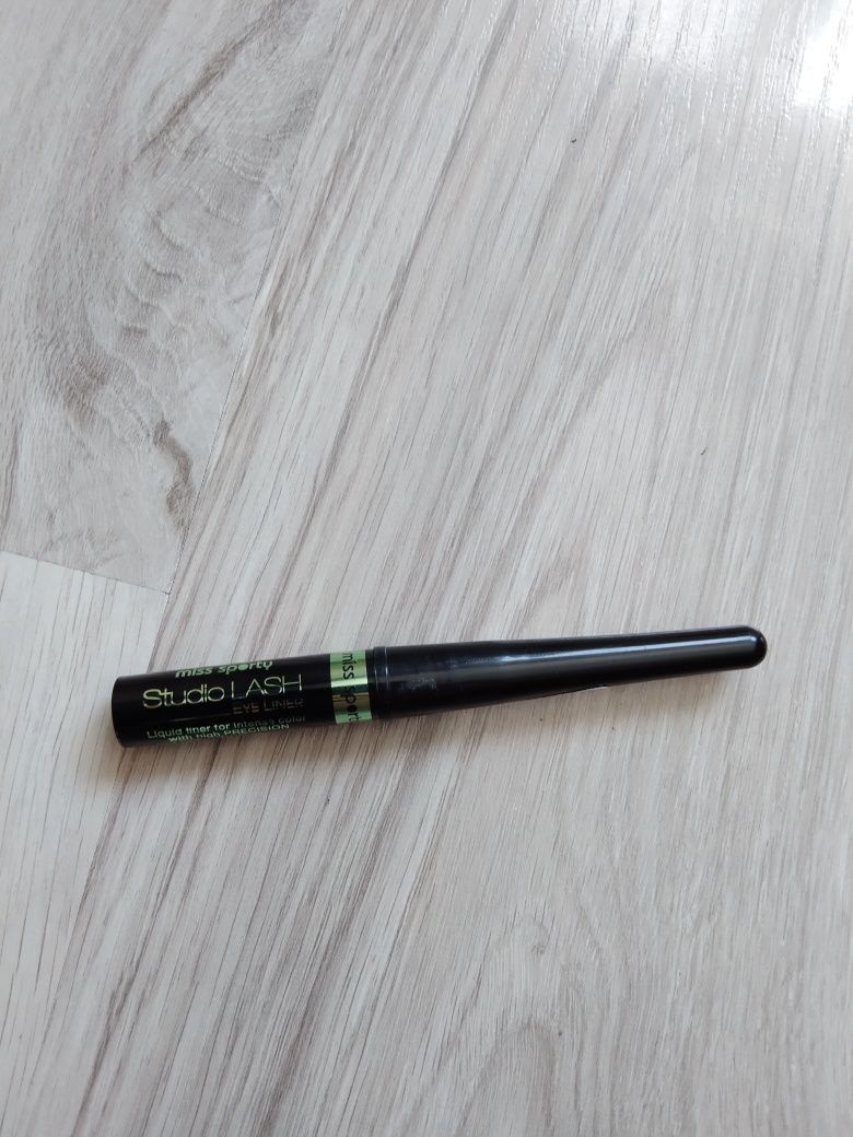 Czarny eyeliner studio lash Miss sporty