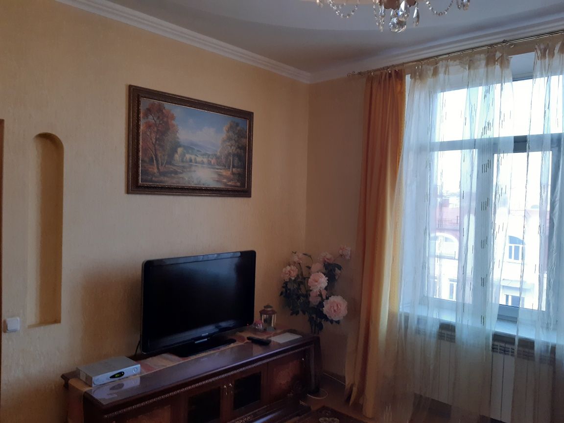 Сьогодні вільна!  Хрещатик 100м.  4 кому розд!!!  Vip клас