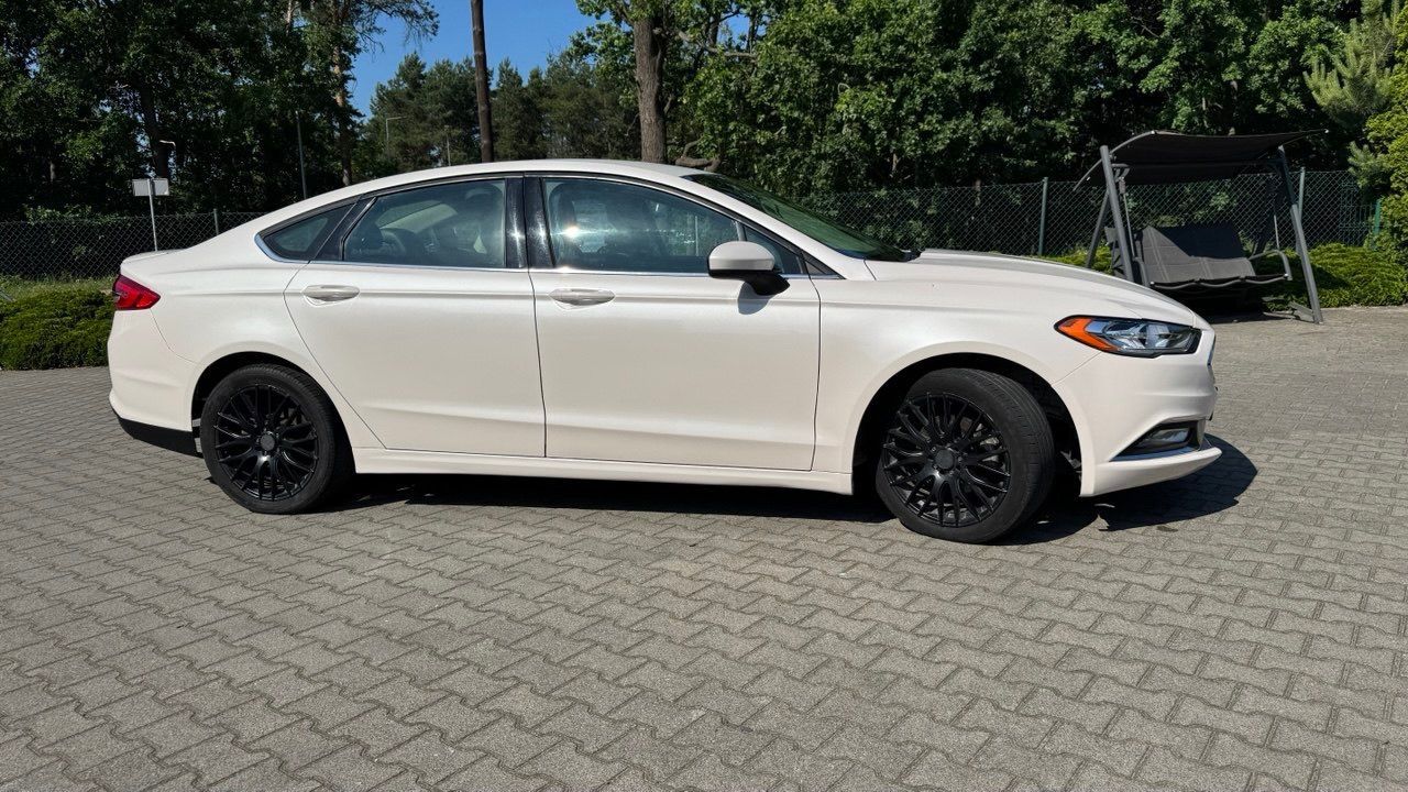 Ford Fusion 2.0 Hybrid SE z 2017 roku