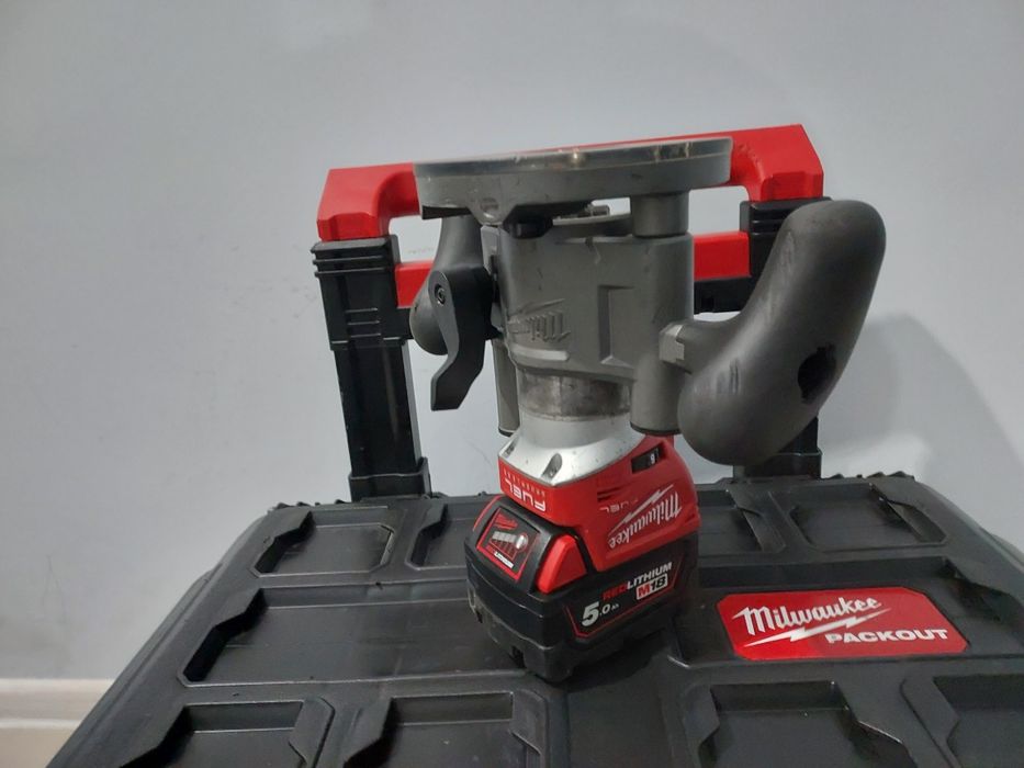 Фрезер кромкувальний акумуляторний MILWAUKEE, M18 FUEL FTR8