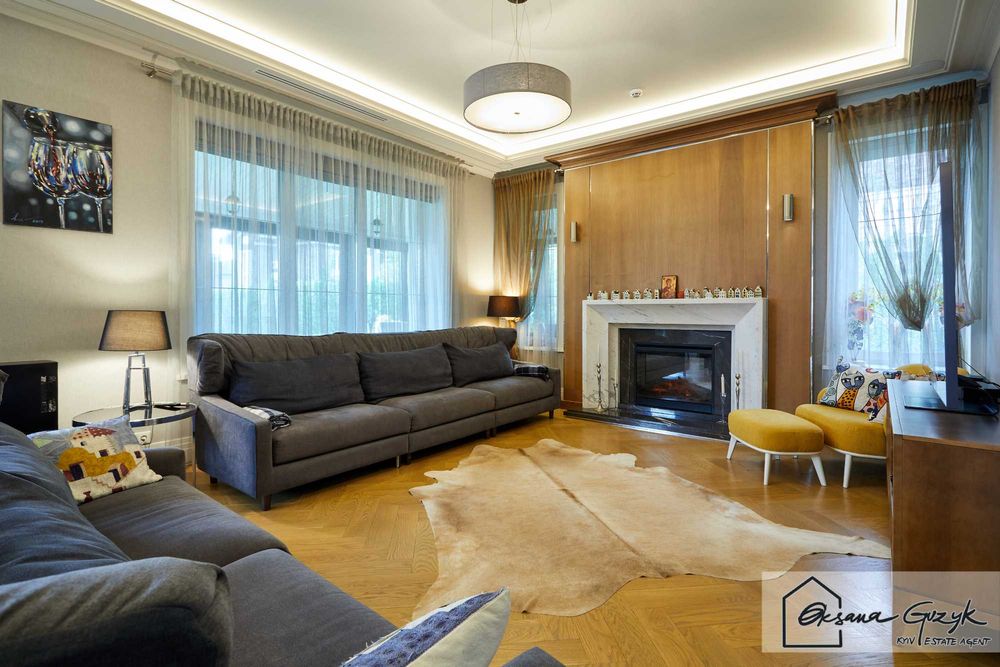 Продаж готового будинку з басейном у КМ Green Hills
