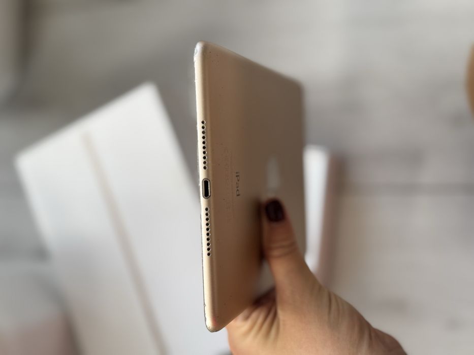 Продам ipad mini 4 неробочий, на запчастини