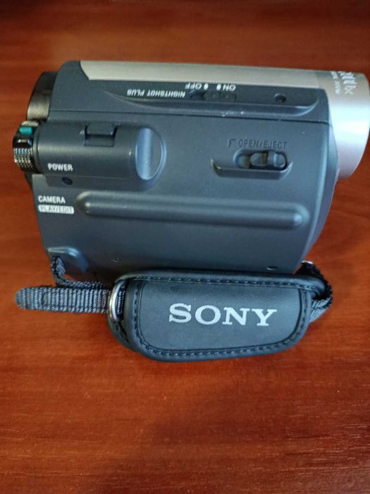 Продам цифрову відеокамеру SONY