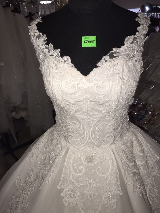 Весільна сукня , вишита мереживом