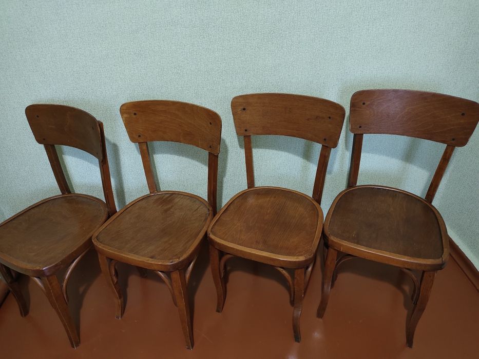 Стільці дерев'яні набір 4 шт