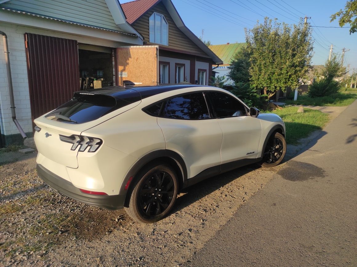 Mustang Mach-E 24 рік