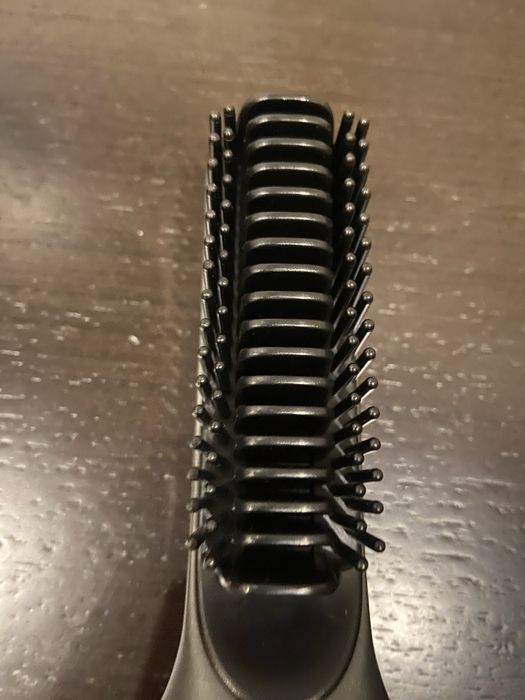 Escova eletrica, modeladora 220, facil de transportar e deixa o cabelo