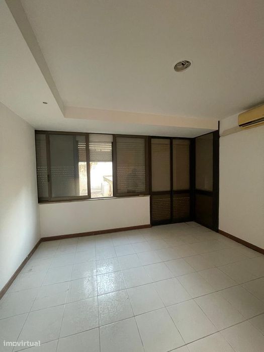 Escritório com três salas