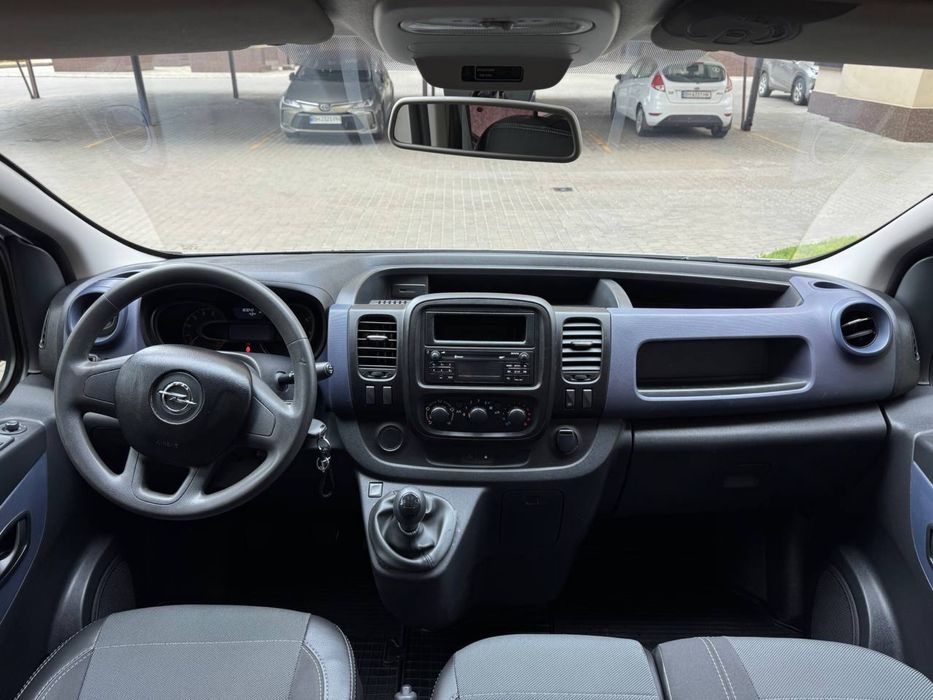 Продам Opel Vivaro Груз-пас 2015 року.