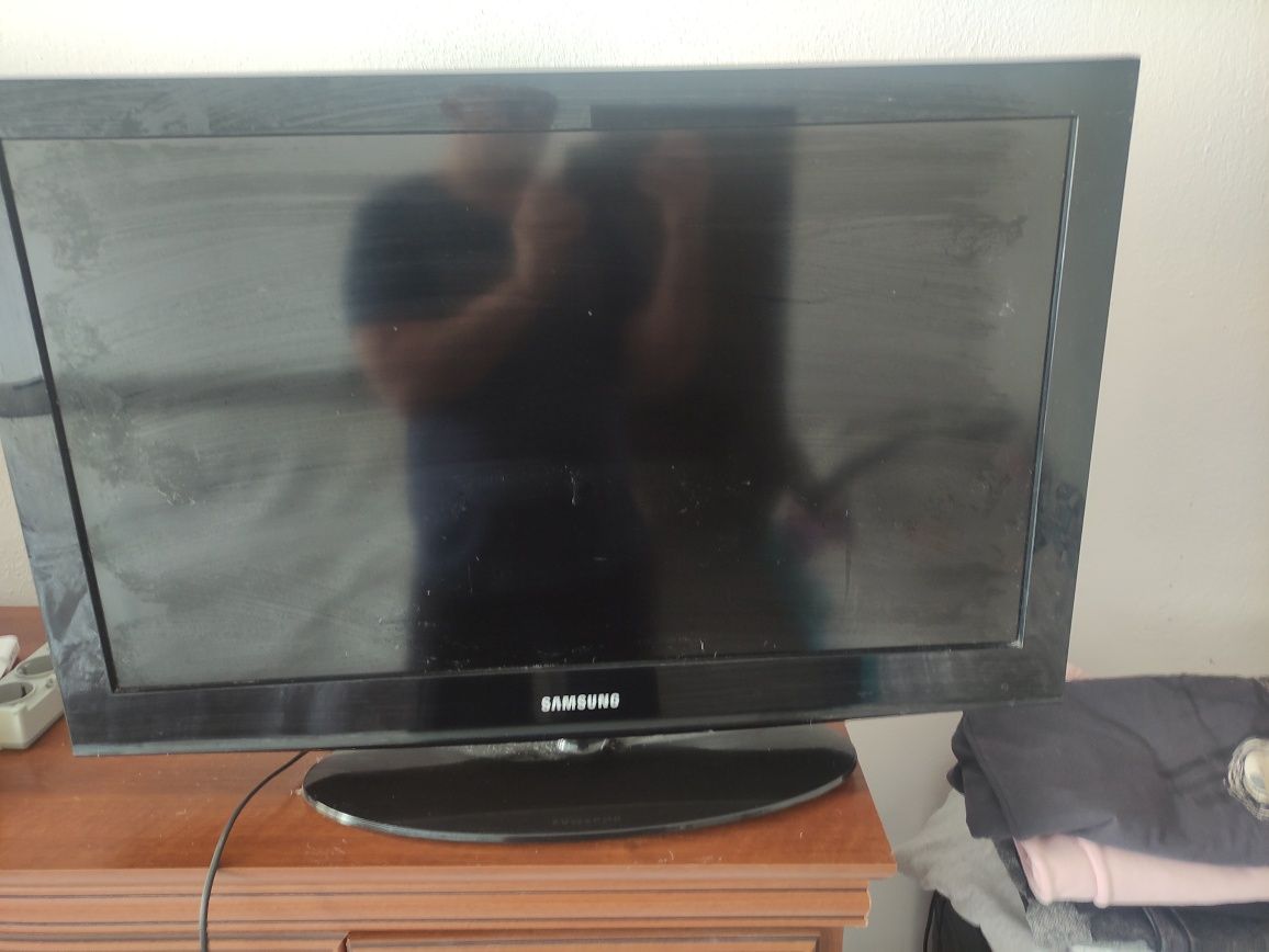 Dzień dobry sprzedam telewizor firmy Samsung