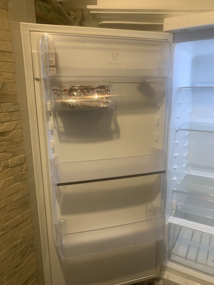 Продам холодильник electrolux